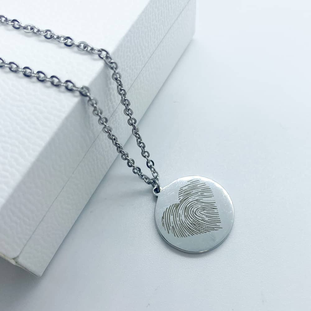 necklace in silver with fingerprint engraving