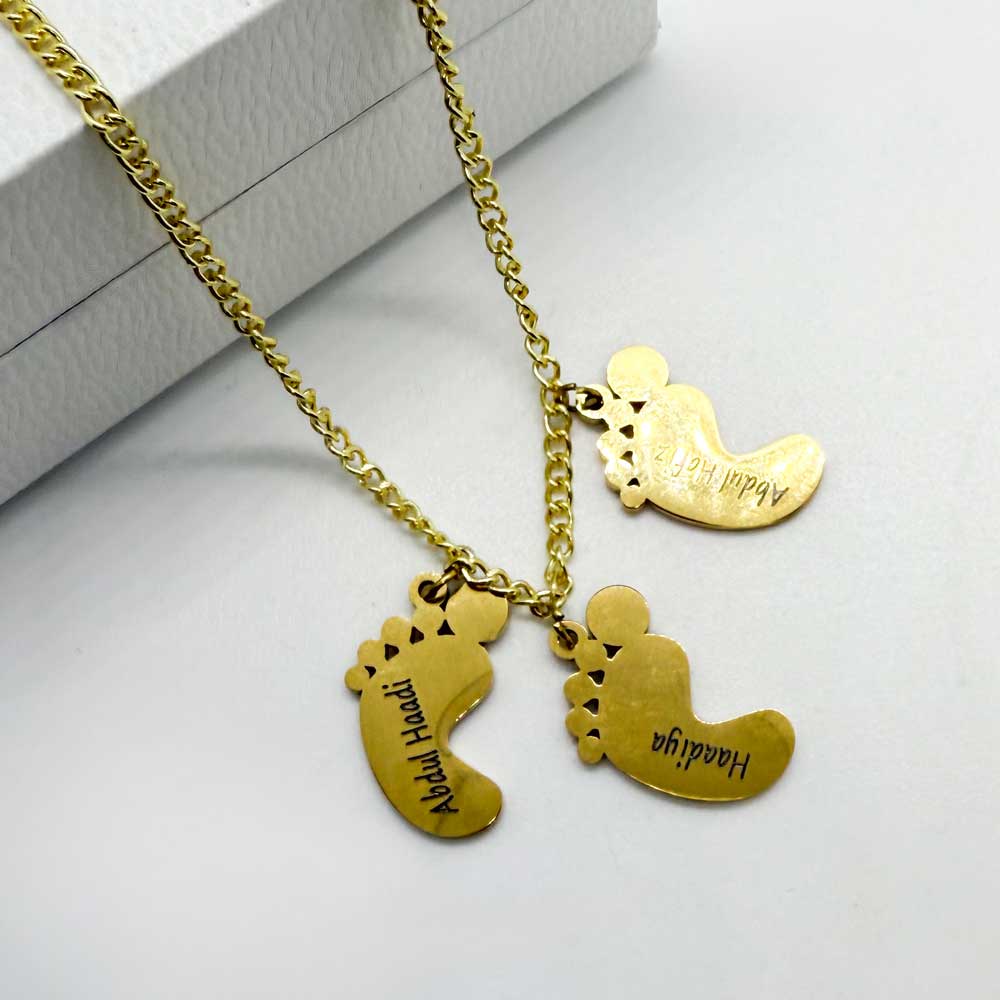 engraved necklace for women of baby feet charms on necklace with enrgraved names of baby