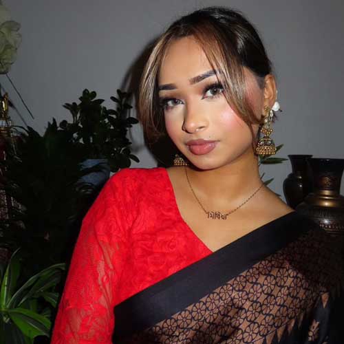 Side angle of influencer Mithia showing off her gold Bengali name necklace