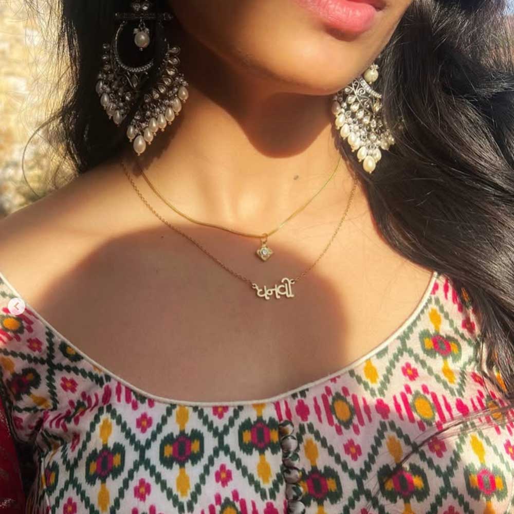 gujarati indian woman wearing indian clothing with gujarati name necklace in 18ct gold plated